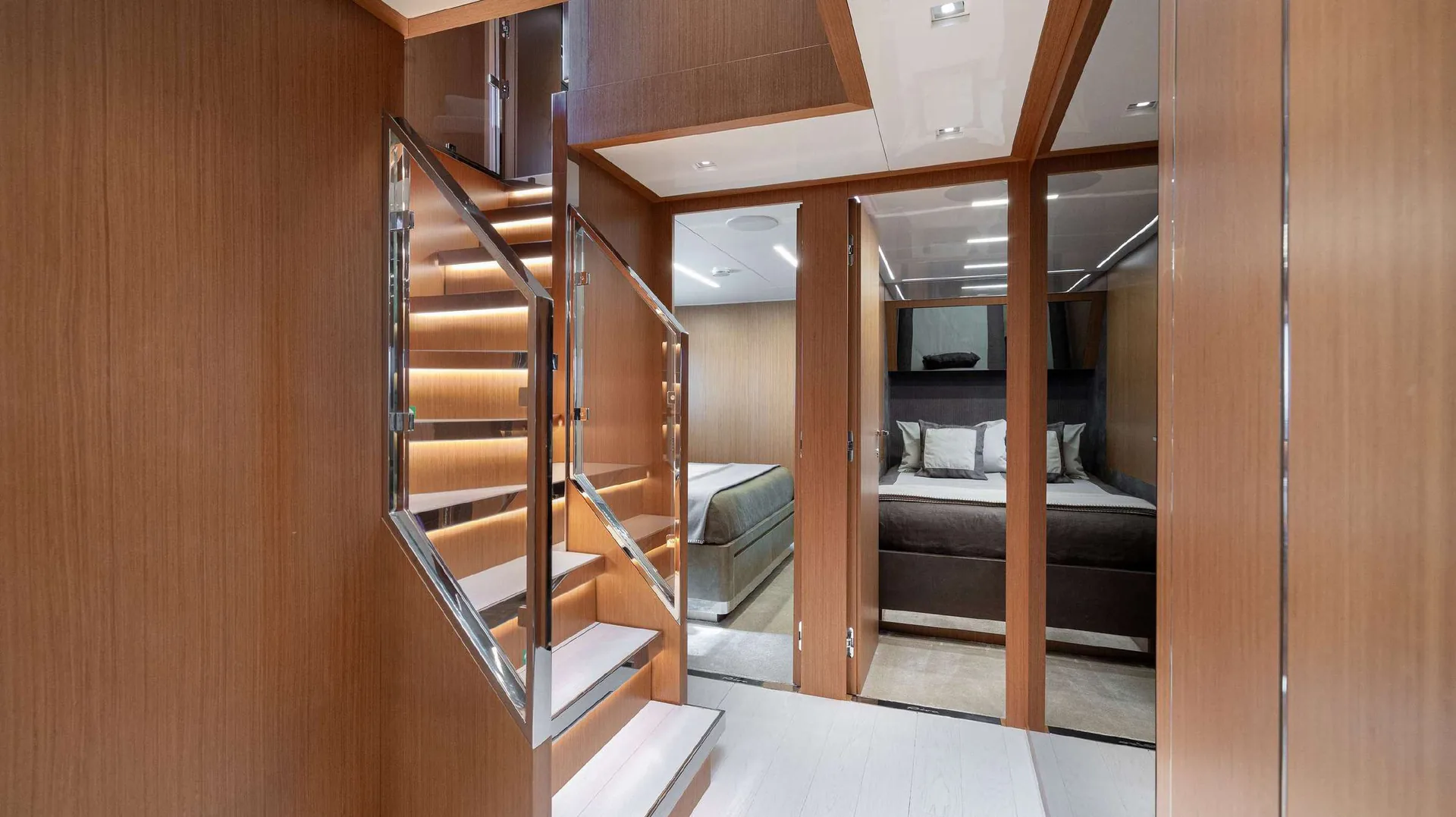 Ariyas — photo 22 location yacht Saint-Tropez