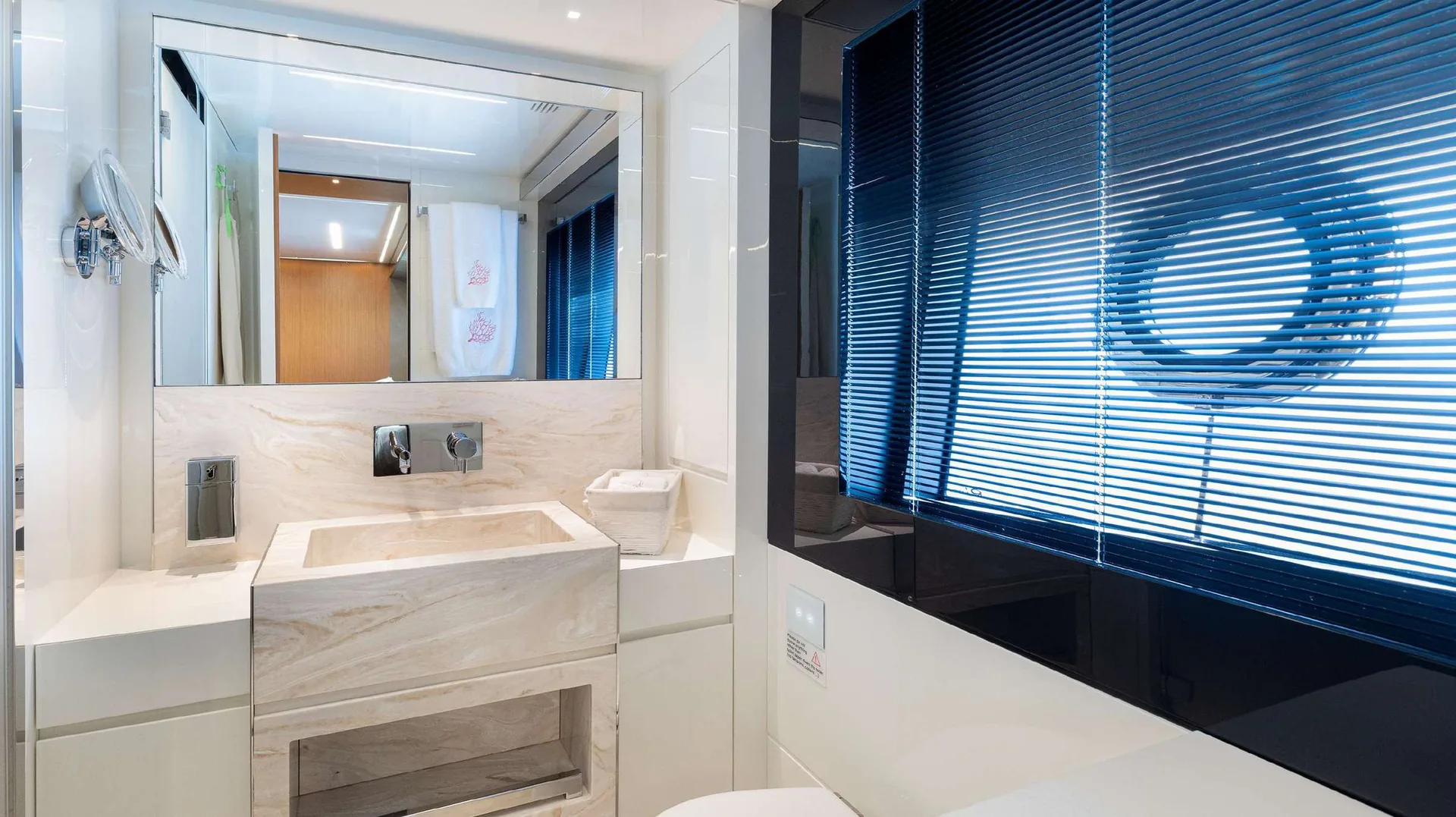 Ariyas — photo 25 location yacht Saint-Tropez