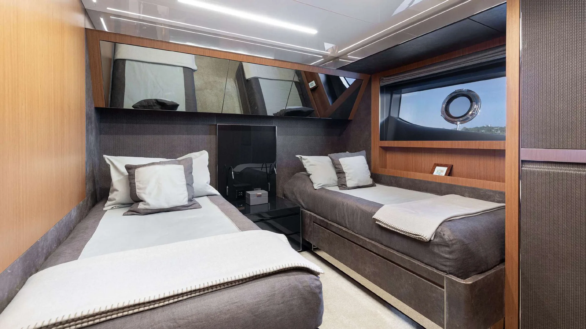 Ariyas — photo 28 location yacht Saint-Tropez
