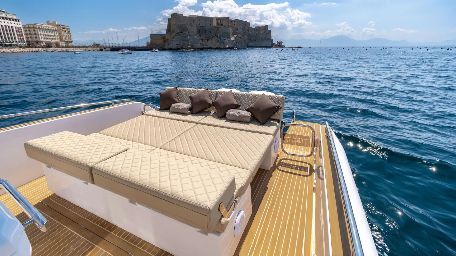 Avangarde 35 — photo 5 location yacht Saint-Tropez
