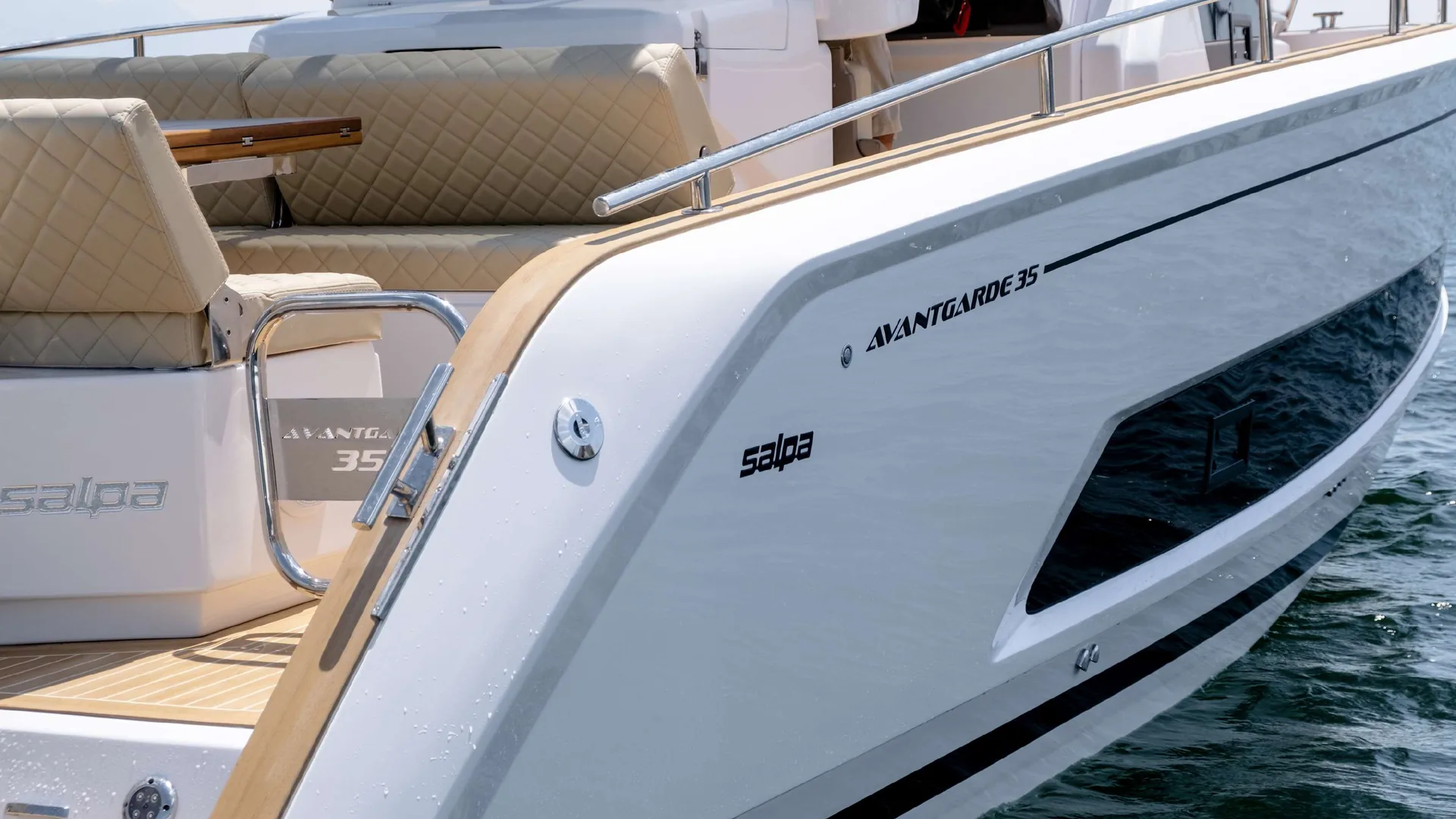 Avangarde 35 — photo 7 location yacht Saint-Tropez