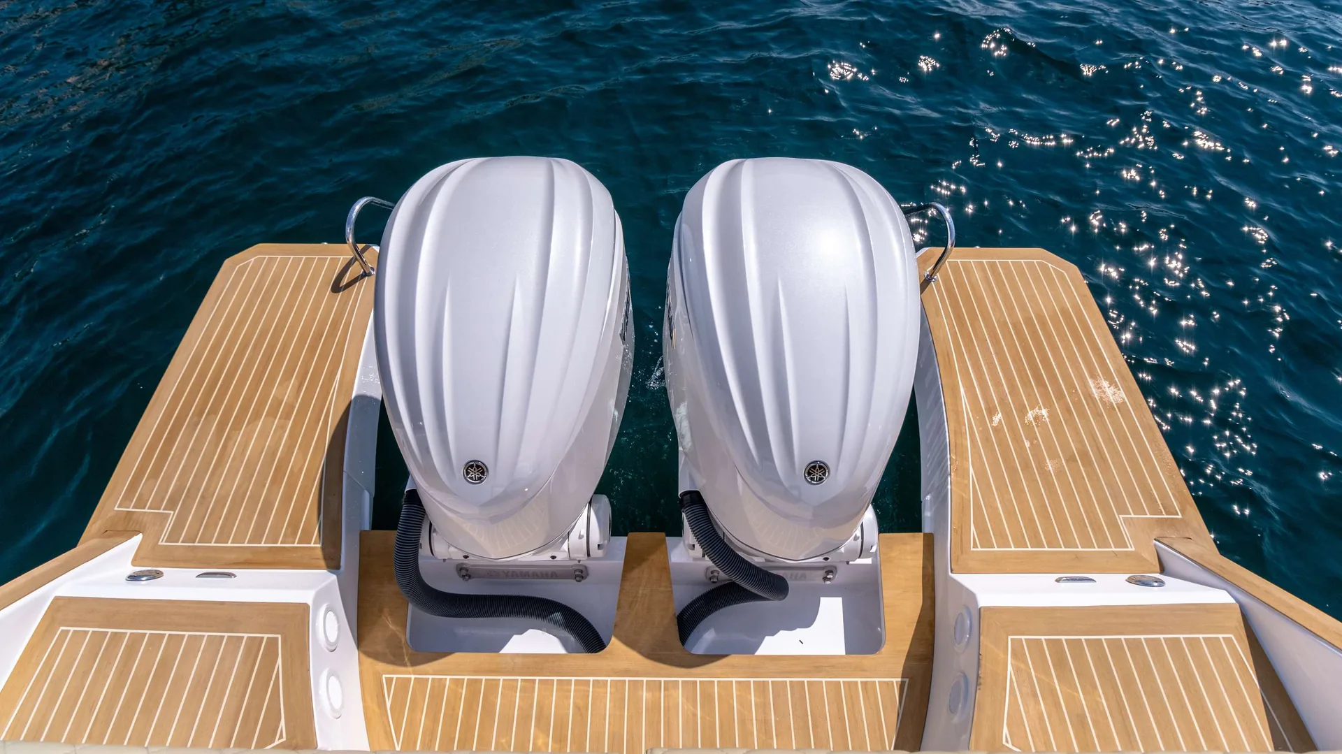Avangarde 35 — photo 8 location yacht Saint-Tropez
