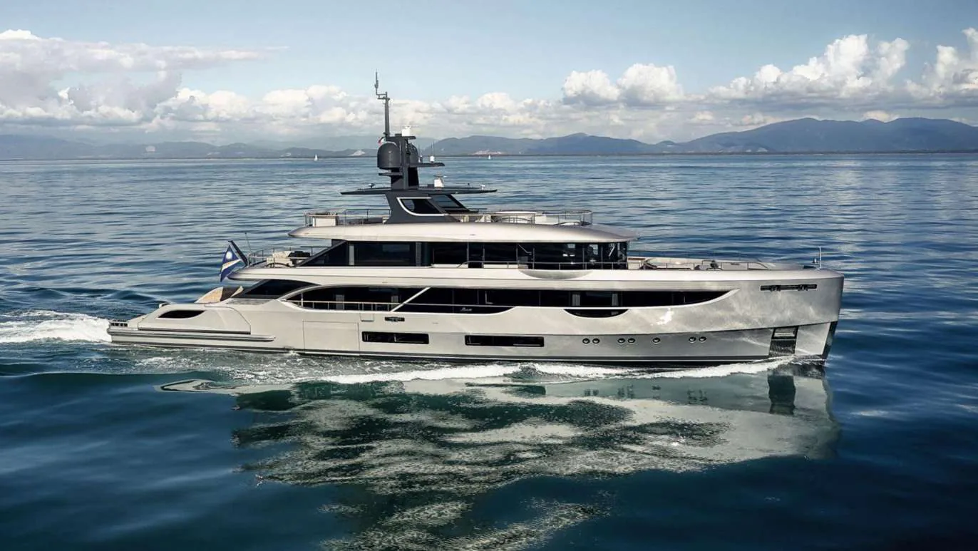 Cosmico — photo 2 location yacht Saint-Tropez