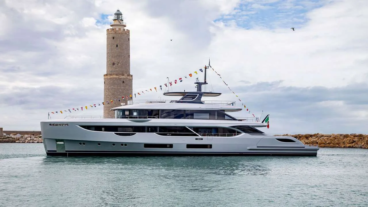 Cosmico — photo 4 location yacht Saint-Tropez