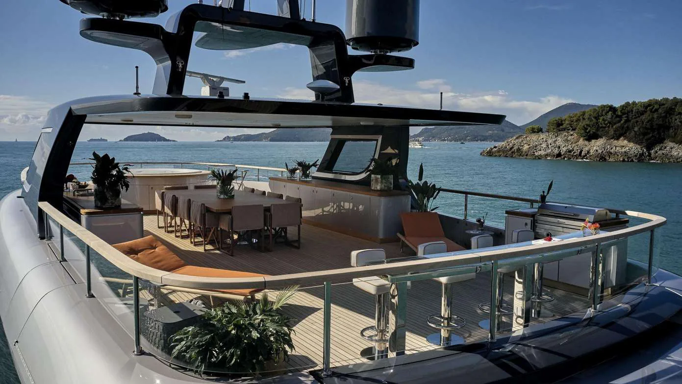 Cosmico — photo 7 location yacht Saint-Tropez