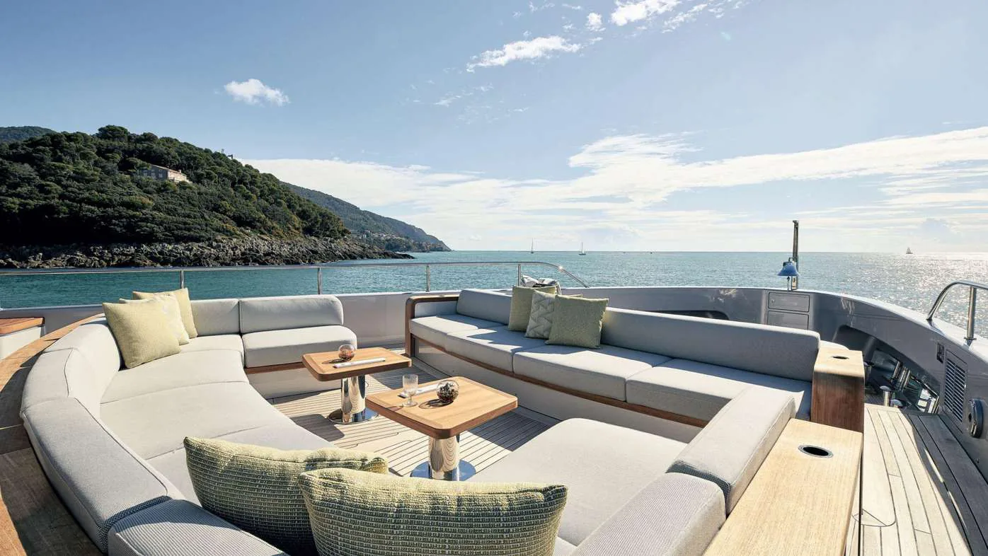 Cosmico — photo 10 location yacht Saint-Tropez