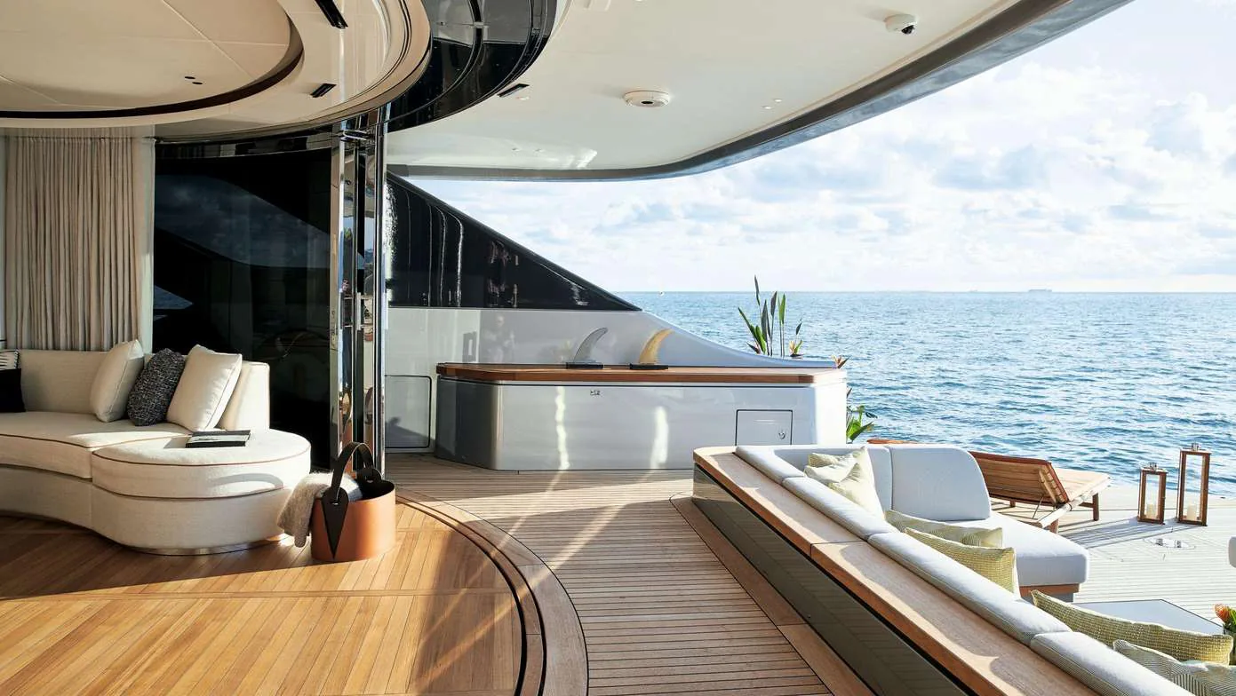 Cosmico — photo 12 location yacht Saint-Tropez