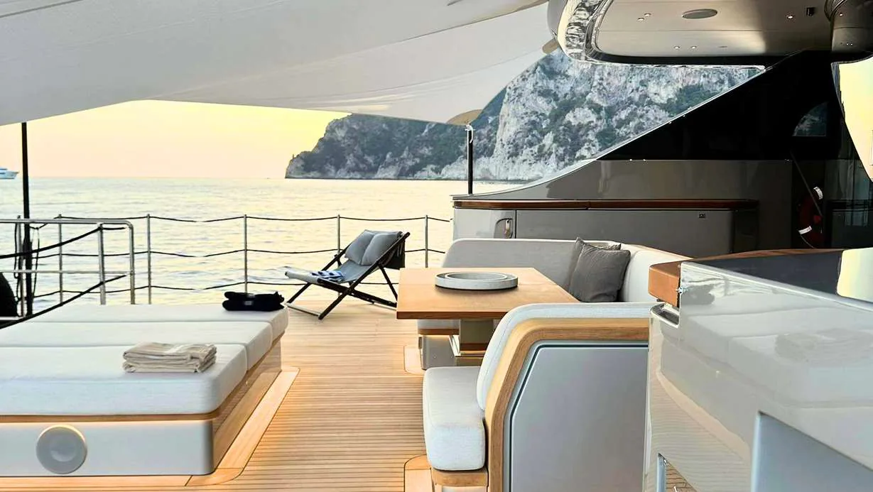 Cosmico — photo 13 location yacht Saint-Tropez