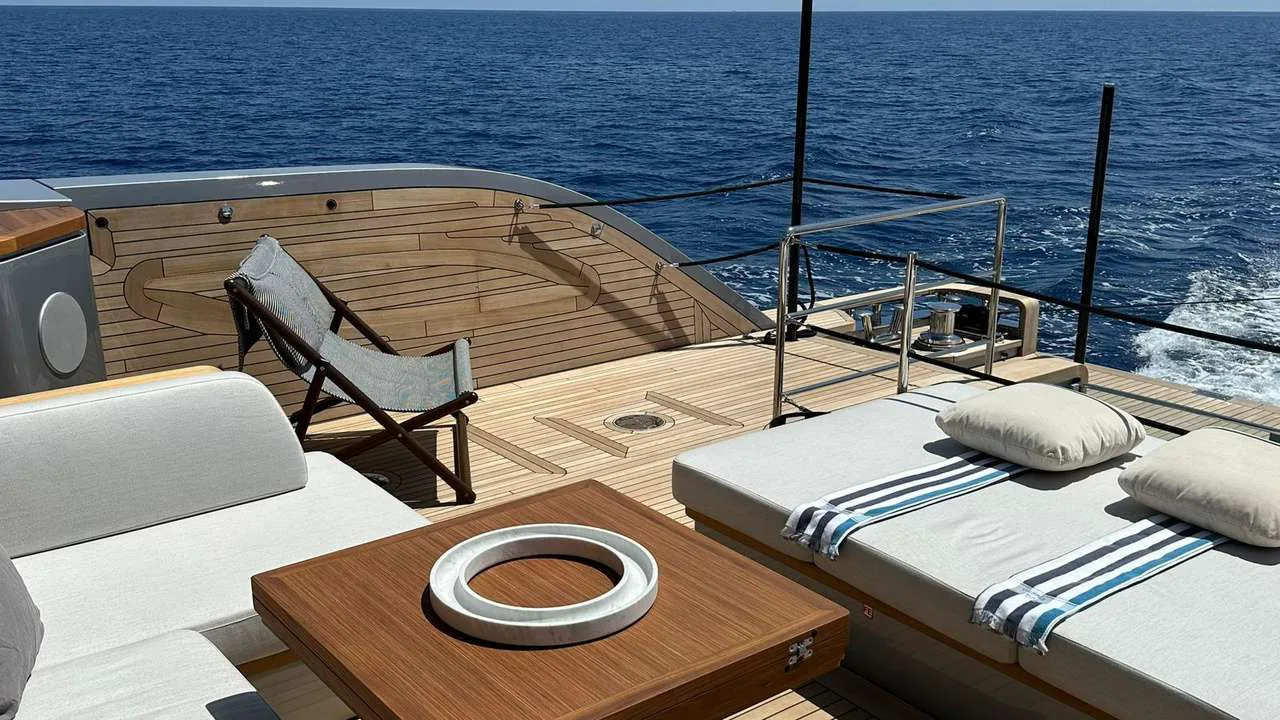 Cosmico — photo 14 location yacht Saint-Tropez