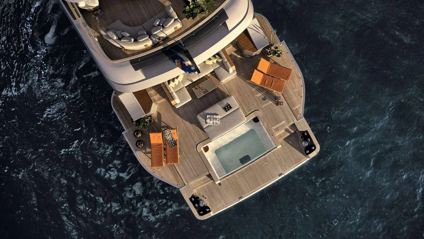 Cosmico — photo 16 location yacht Saint-Tropez