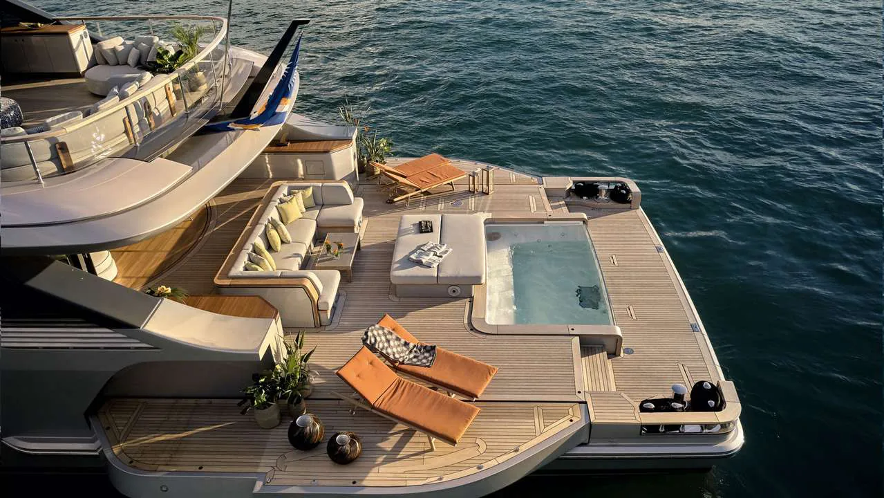 Cosmico — photo 17 location yacht Saint-Tropez