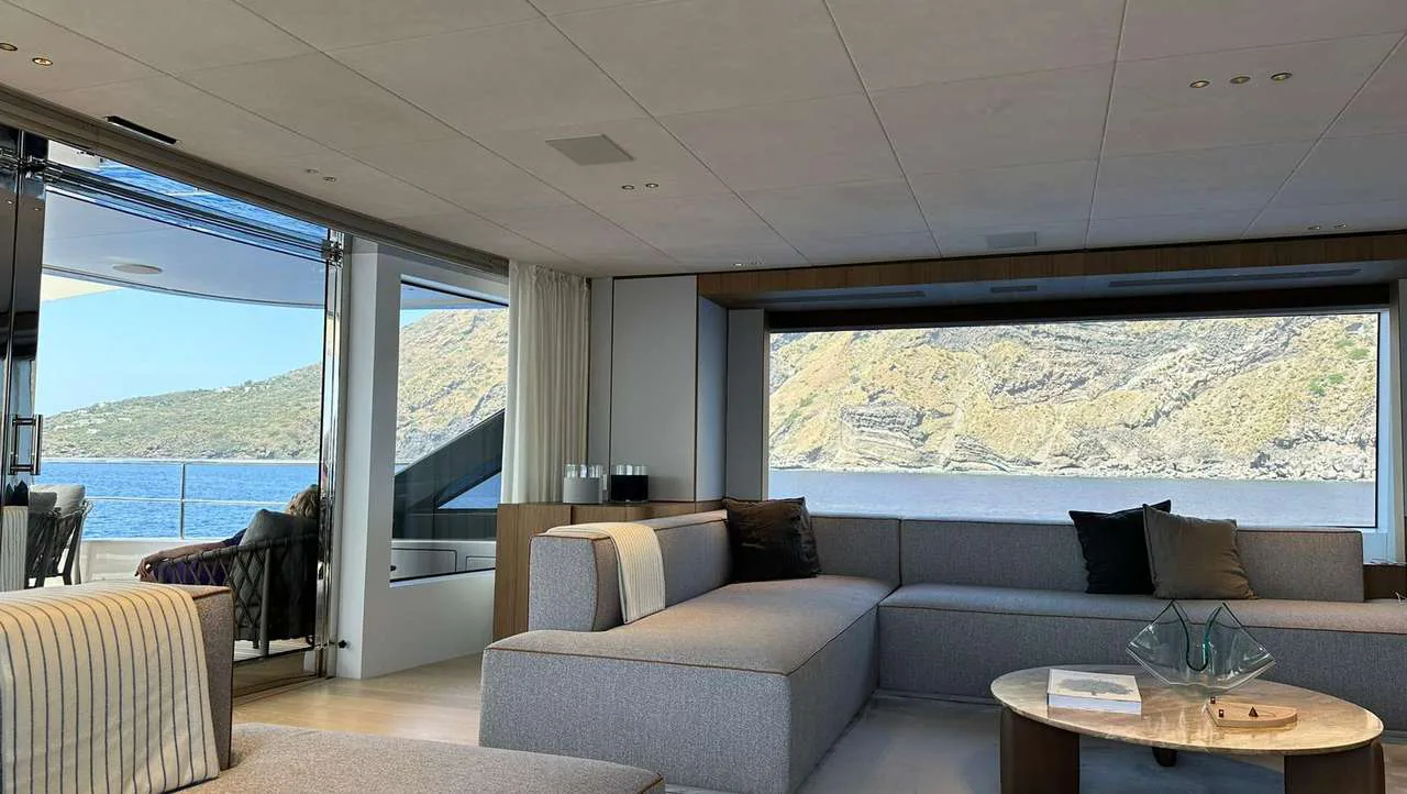 Cosmico — photo 25 location yacht Saint-Tropez