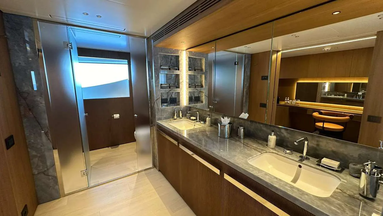 Cosmico — photo 35 location yacht Saint-Tropez