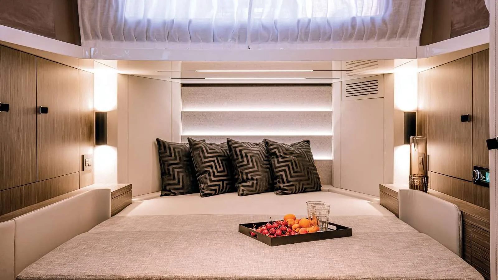 Cranchi A46 - photo 6 yacht charter Saint-Tropez