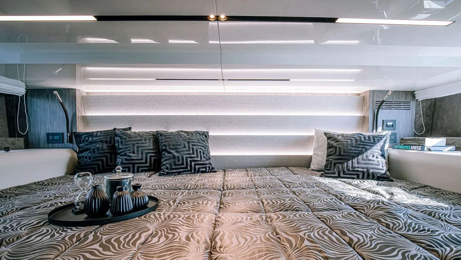 Cranchi A46 - photo 7 yacht charter Saint-Tropez