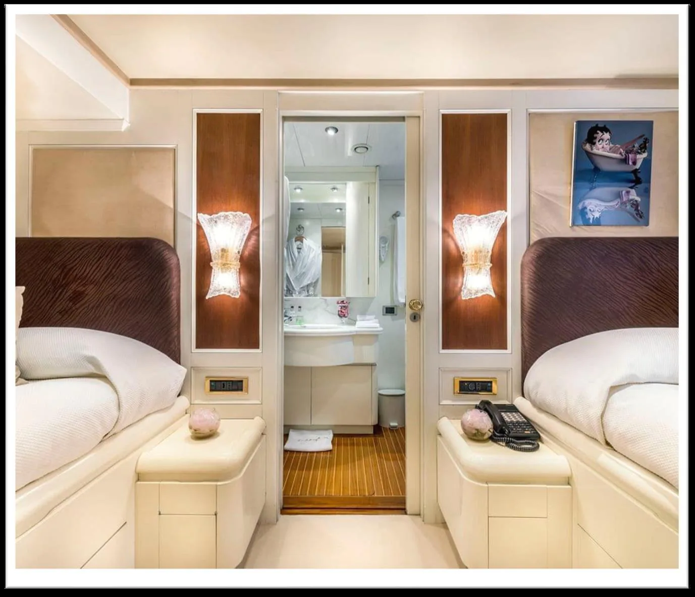 Jojo — photo 11 location yacht Saint-Tropez