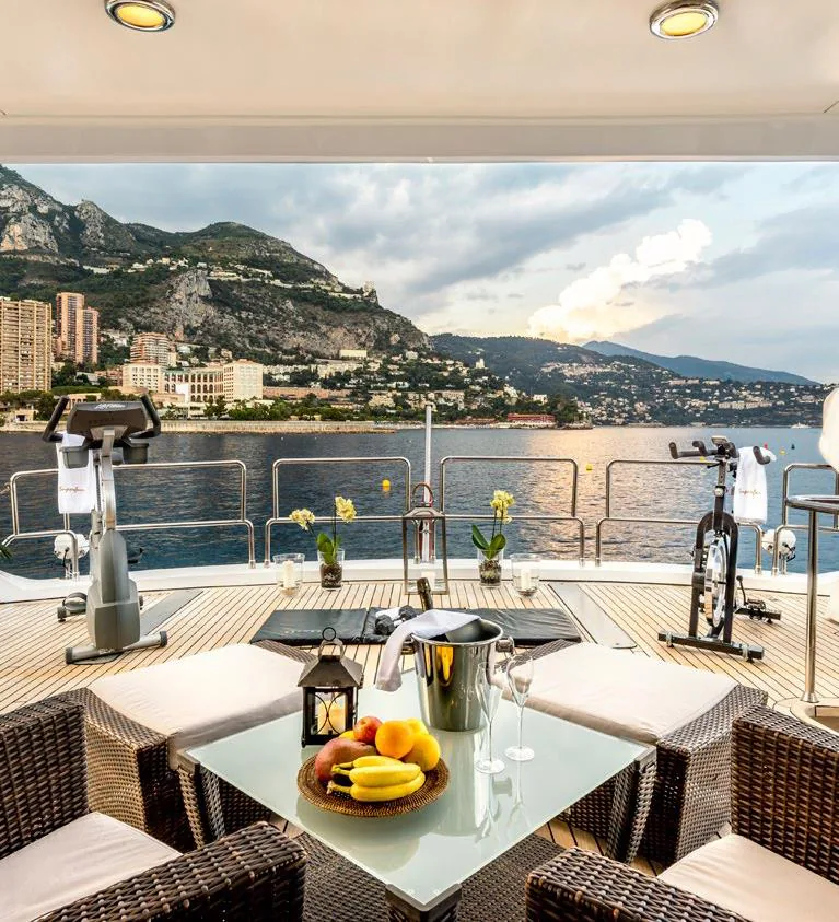 Jojo — photo 12 location yacht Saint-Tropez