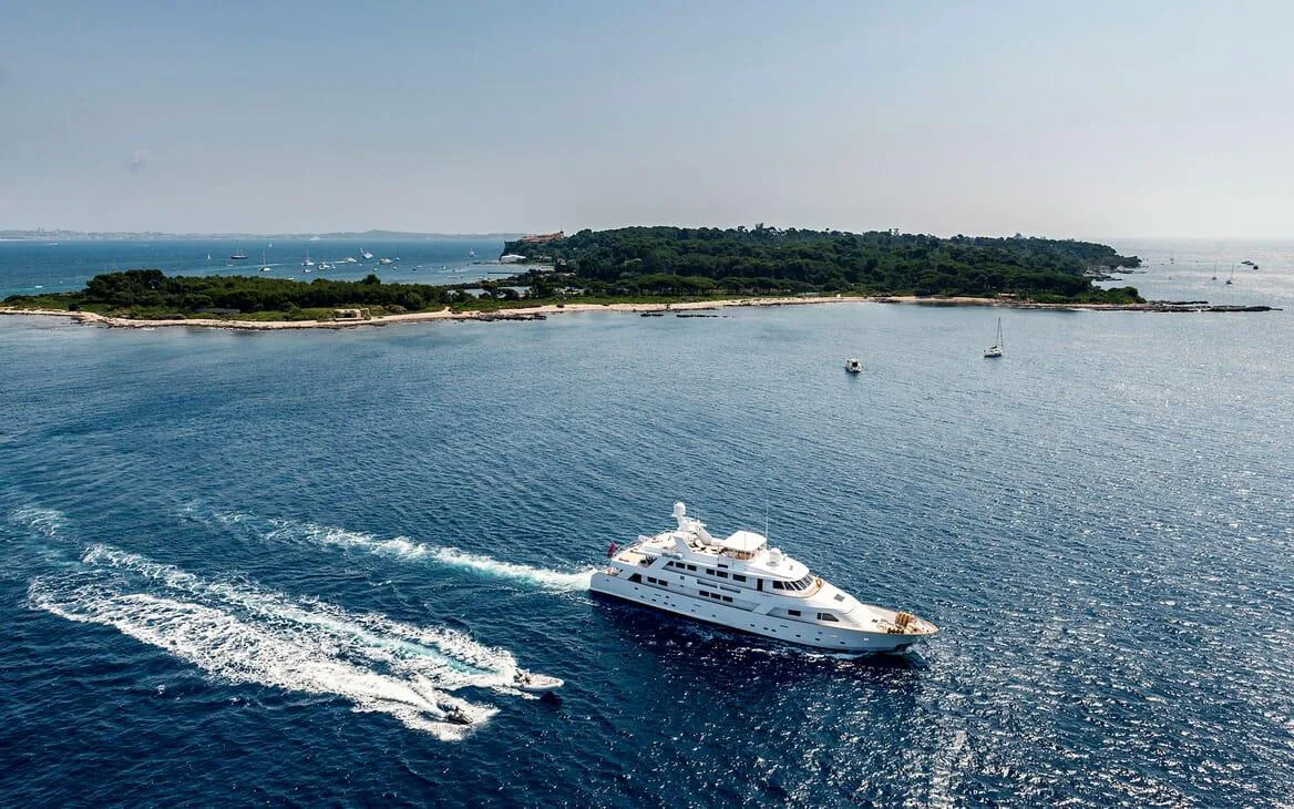 Jojo — photo 17 location yacht Saint-Tropez