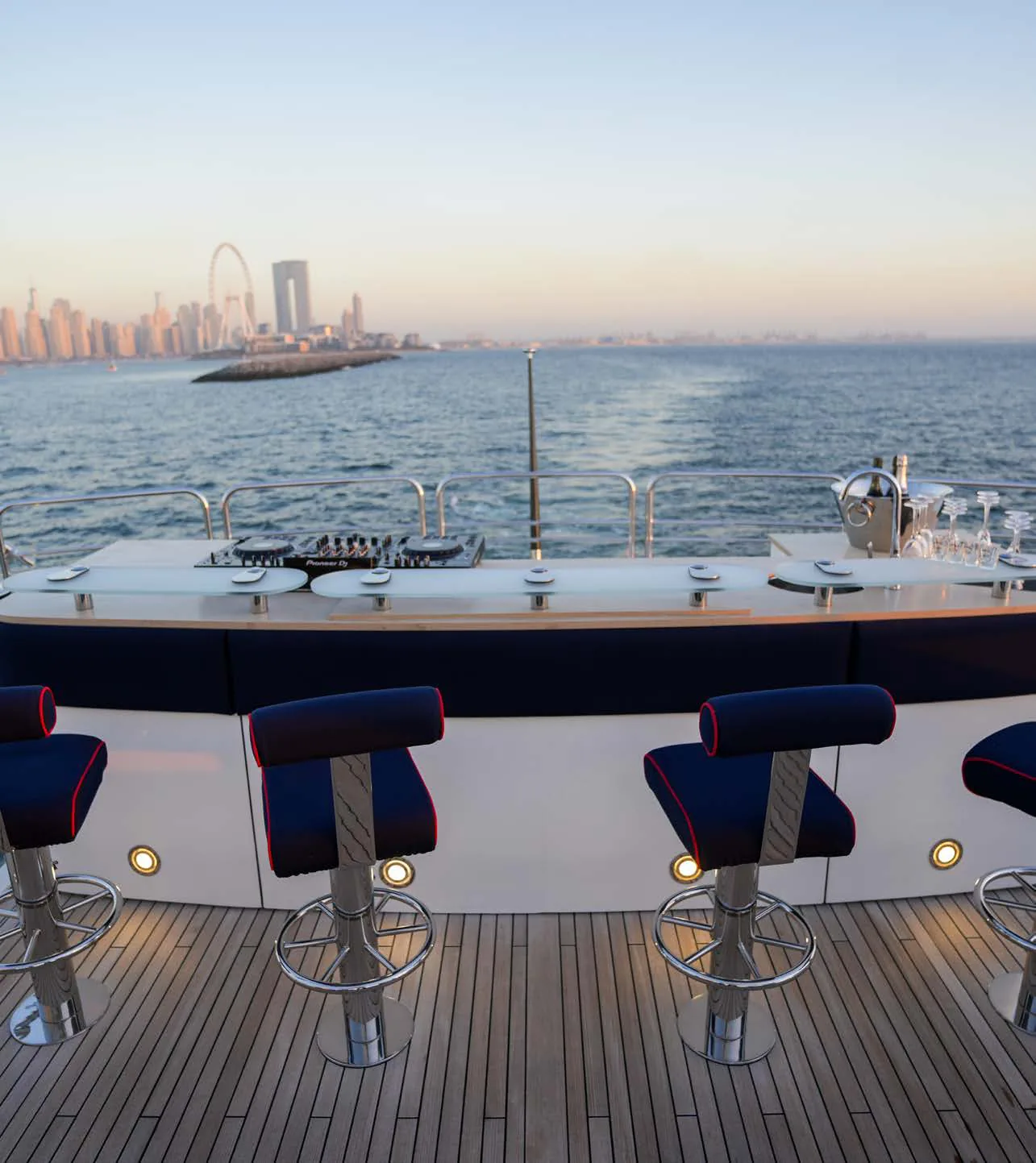 Lucien — photo 5 location yacht Saint-Tropez