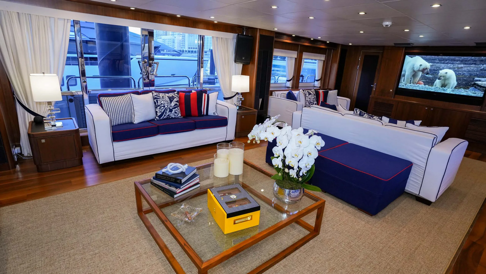 Lucien — photo 10 location yacht Saint-Tropez