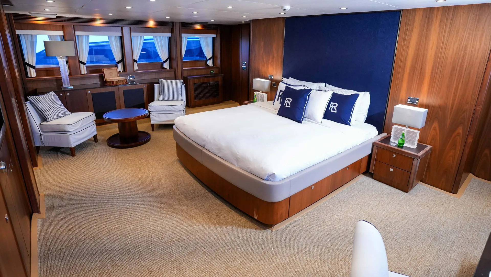 Lucien — photo 14 location yacht Saint-Tropez