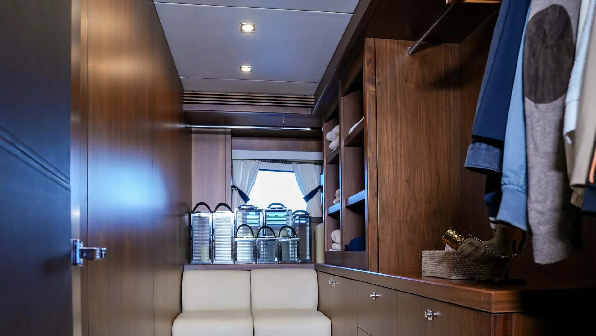 Lucien — photo 17 location yacht Saint-Tropez