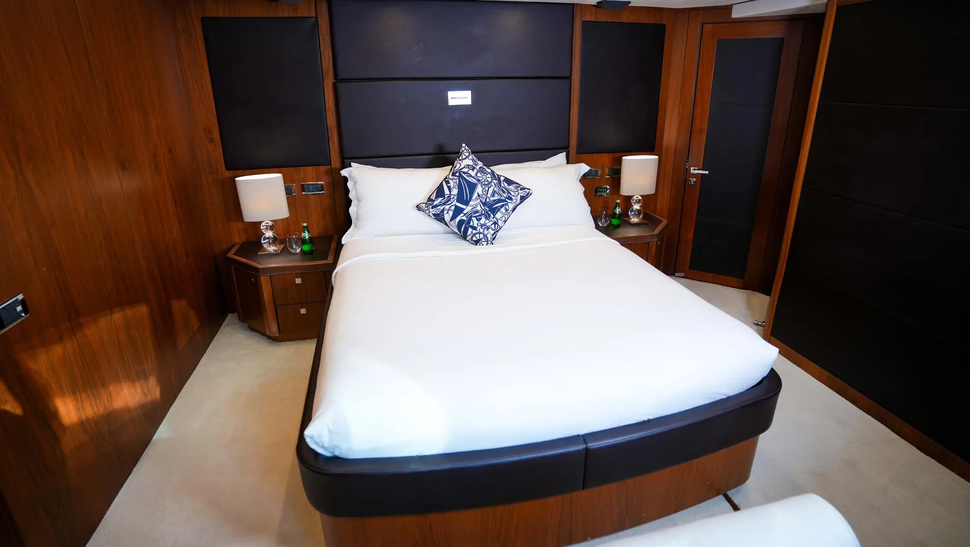 Lucien — photo 23 location yacht Saint-Tropez