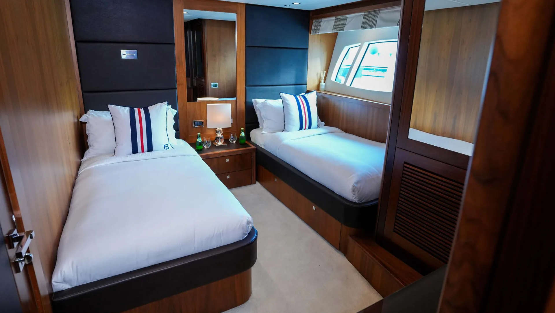 Lucien — photo 29 location yacht Saint-Tropez