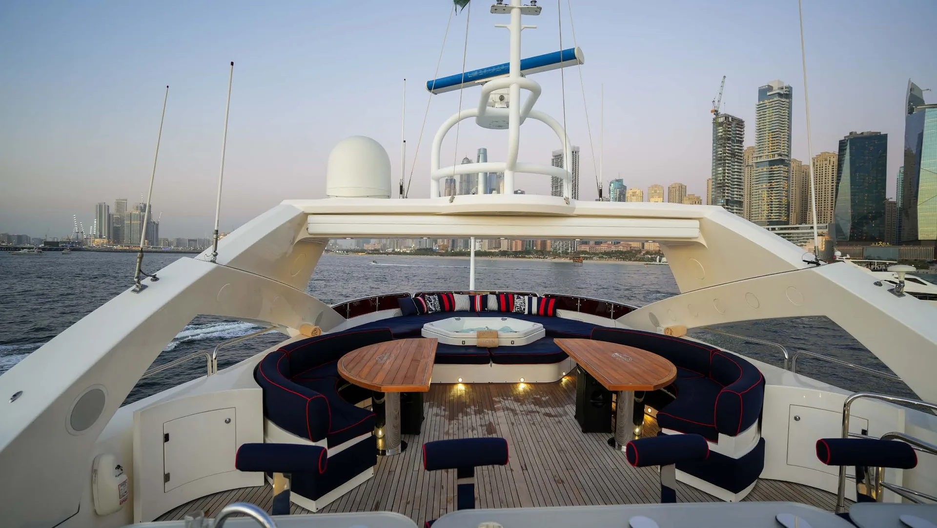 Lucien — photo 42 location yacht Saint-Tropez