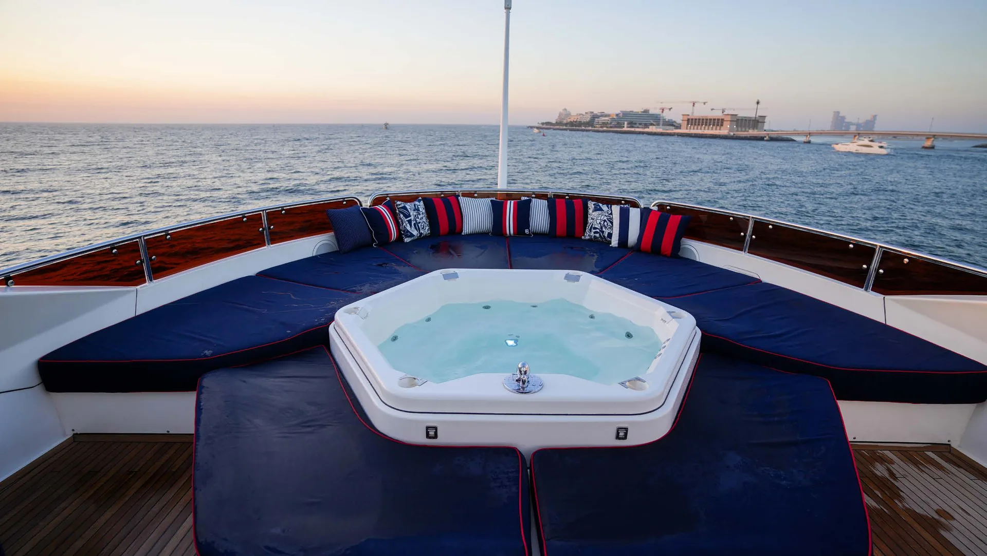 Lucien — photo 43 location yacht Saint-Tropez
