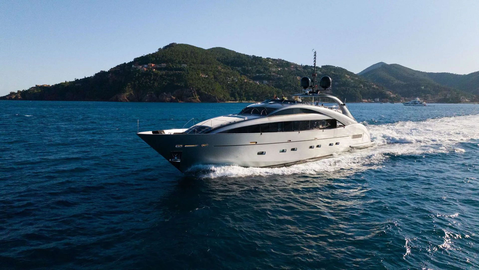 Matsu - photo 4 yacht charter Saint-Tropez
