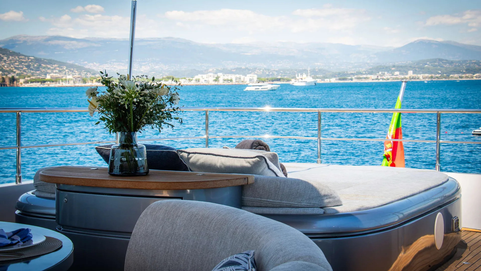 Matsu - photo 13 yacht charter Saint-Tropez