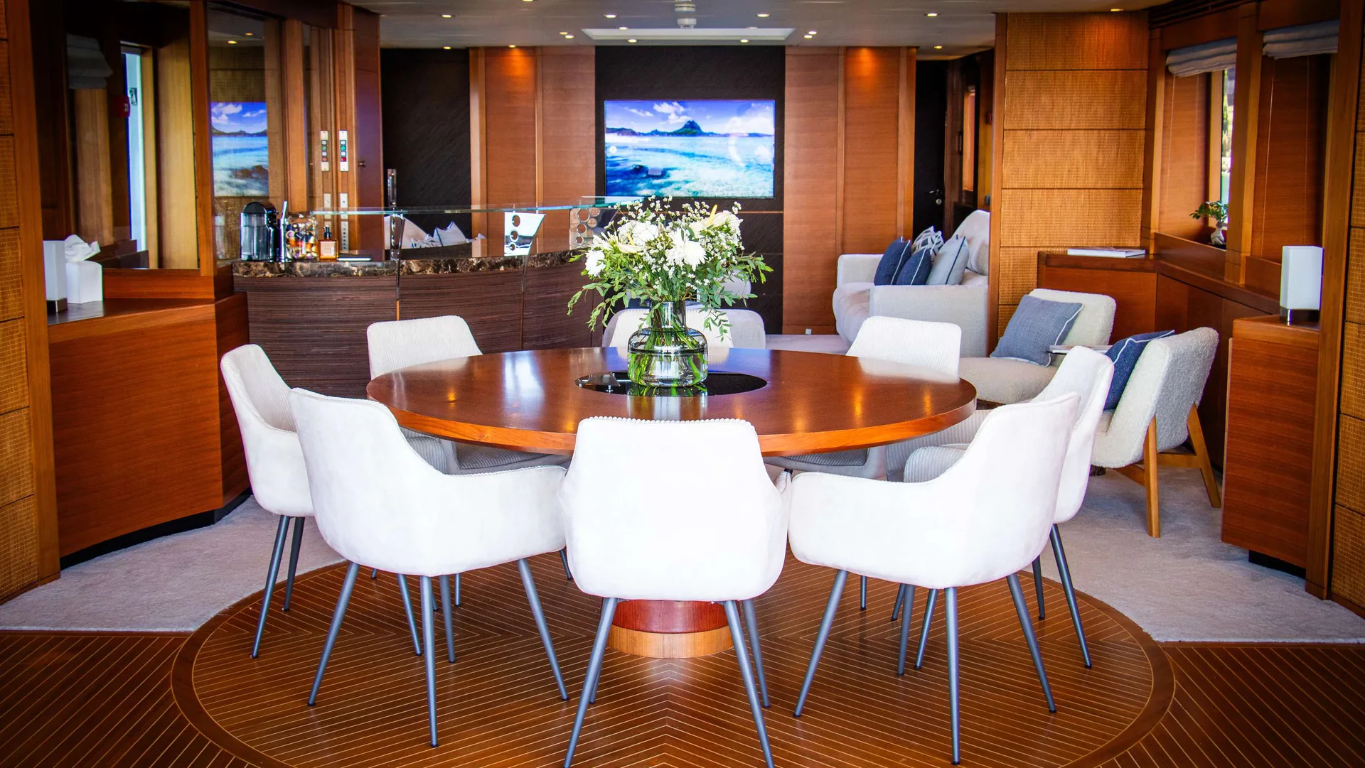 Matsu - photo 16 yacht charter Saint-Tropez