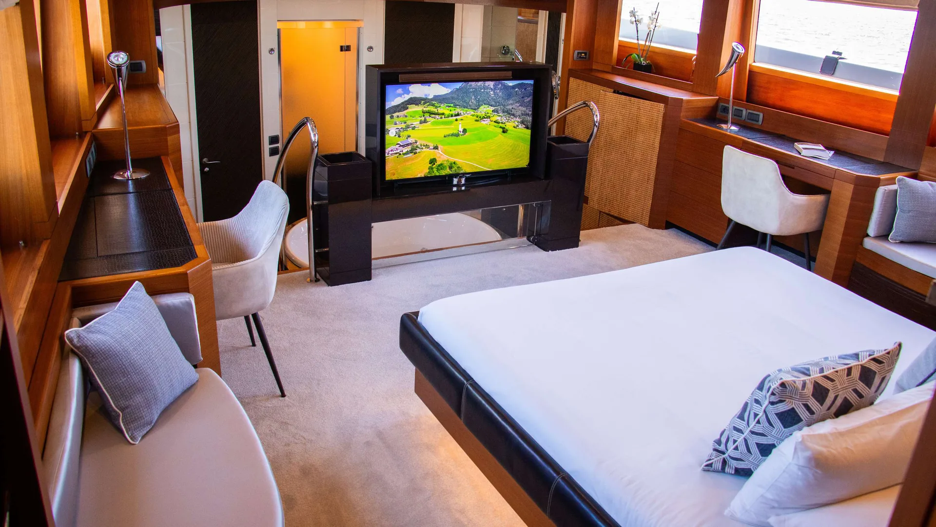 Matsu - photo 19 yacht charter Saint-Tropez
