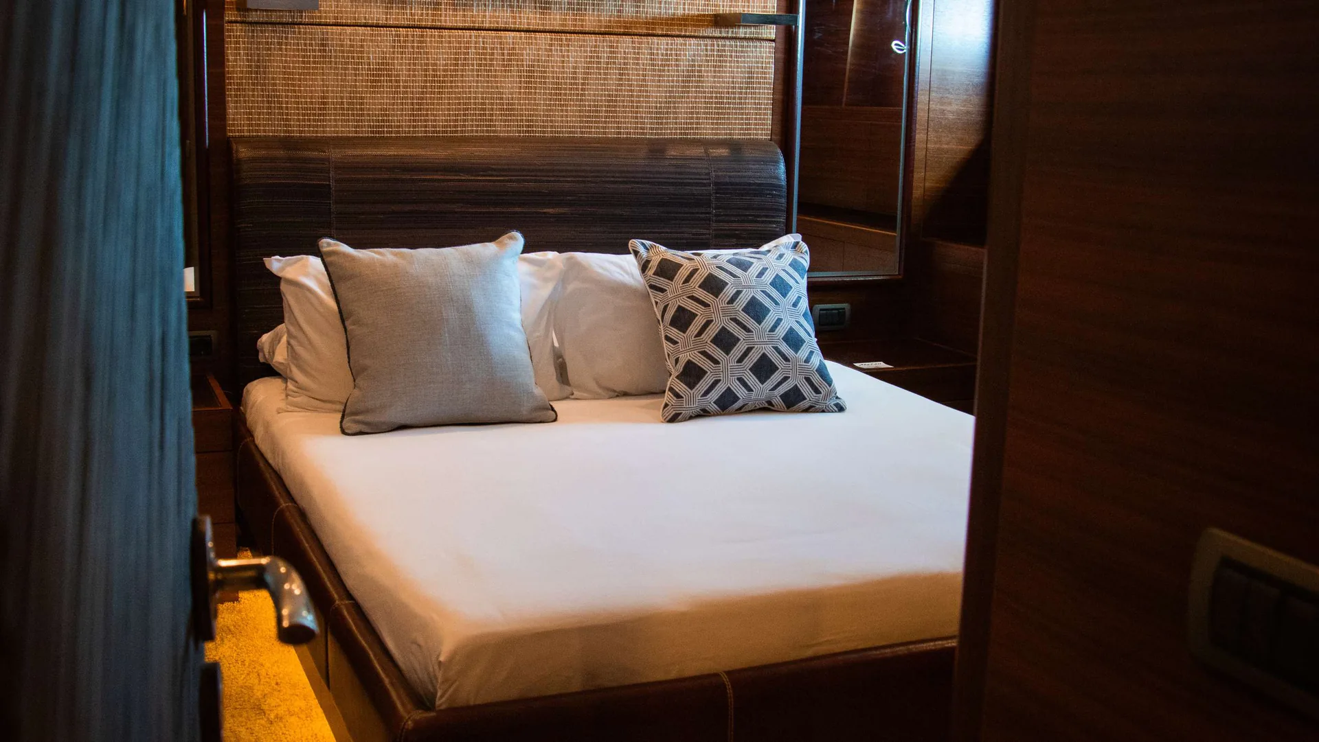 Matsu - photo 22 yacht charter Saint-Tropez