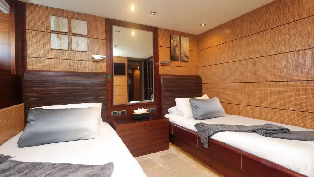 Matsu - photo 27 yacht charter Saint-Tropez