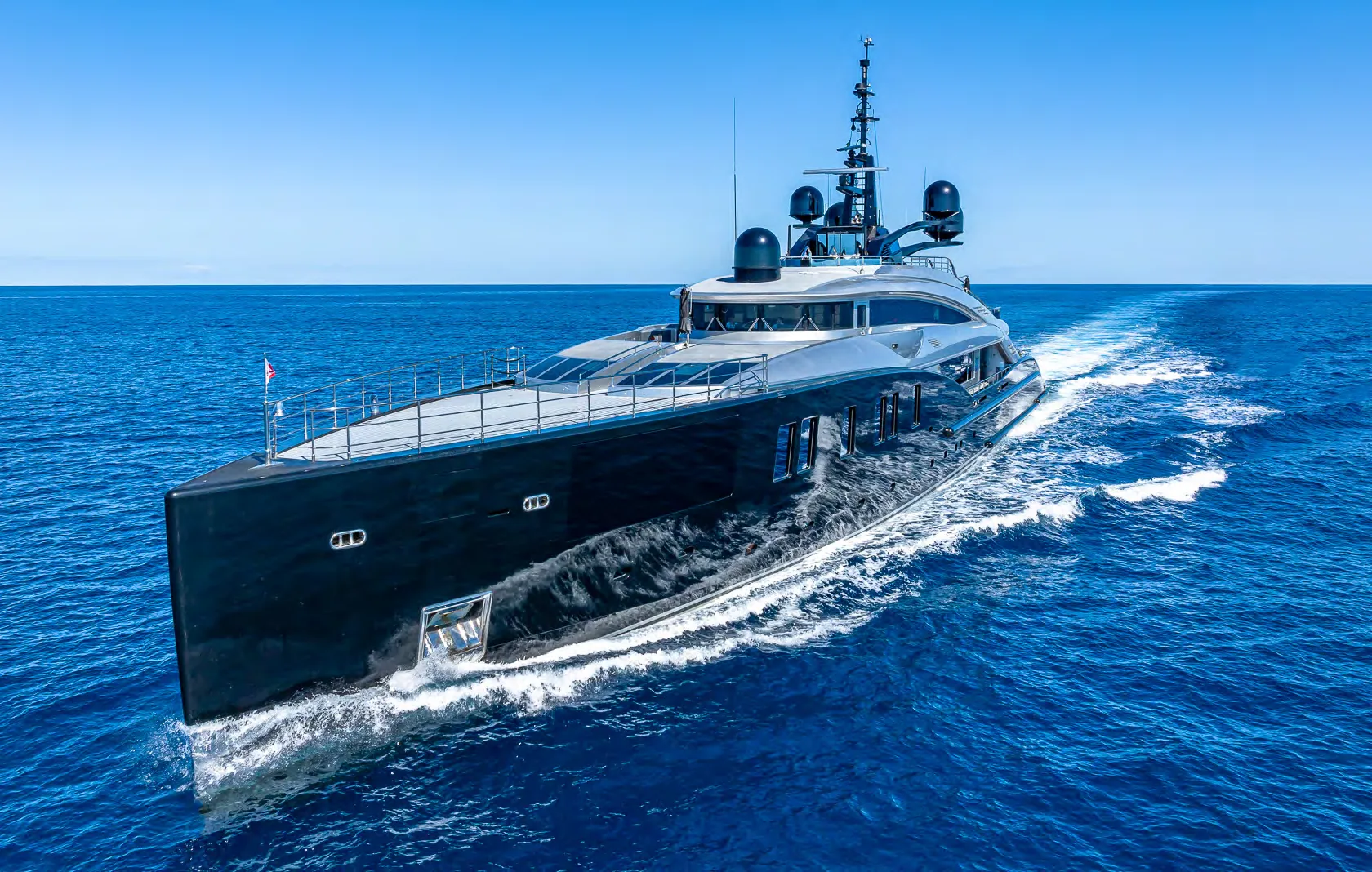 OKTO — photo 2 location yacht Saint-Tropez