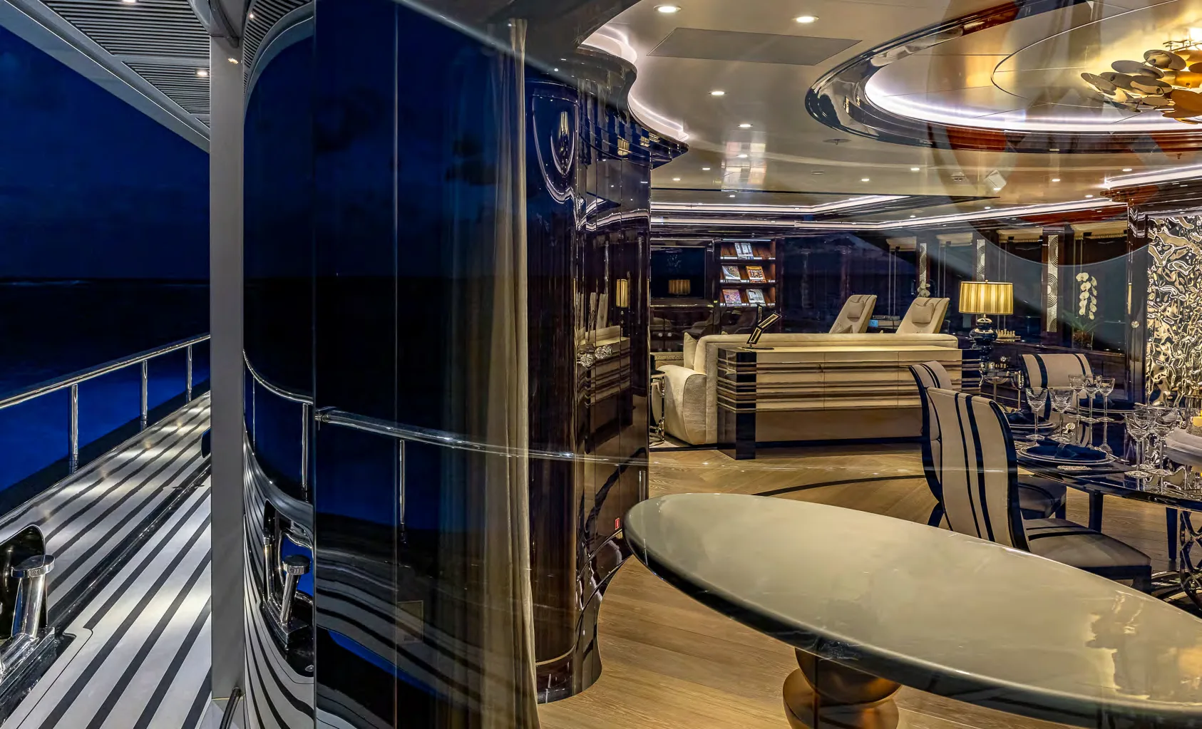 OKTO — photo 3 location yacht Saint-Tropez