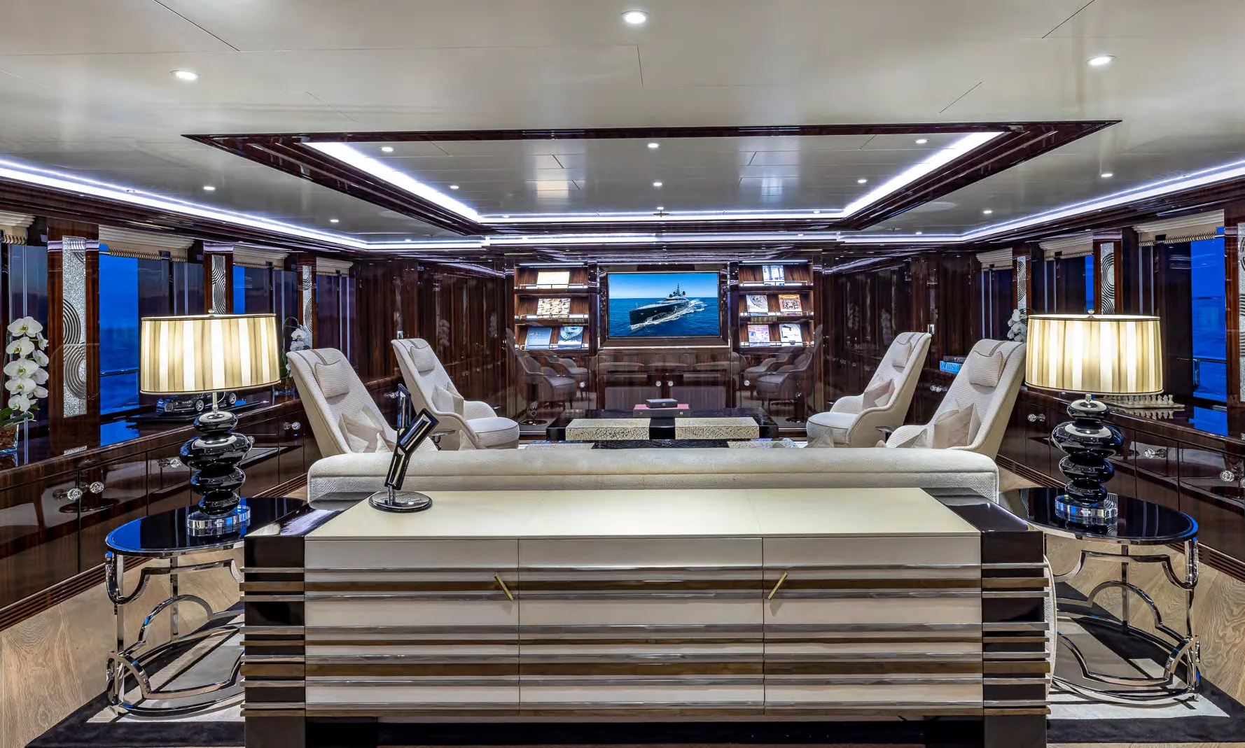 OKTO — photo 5 location yacht Saint-Tropez