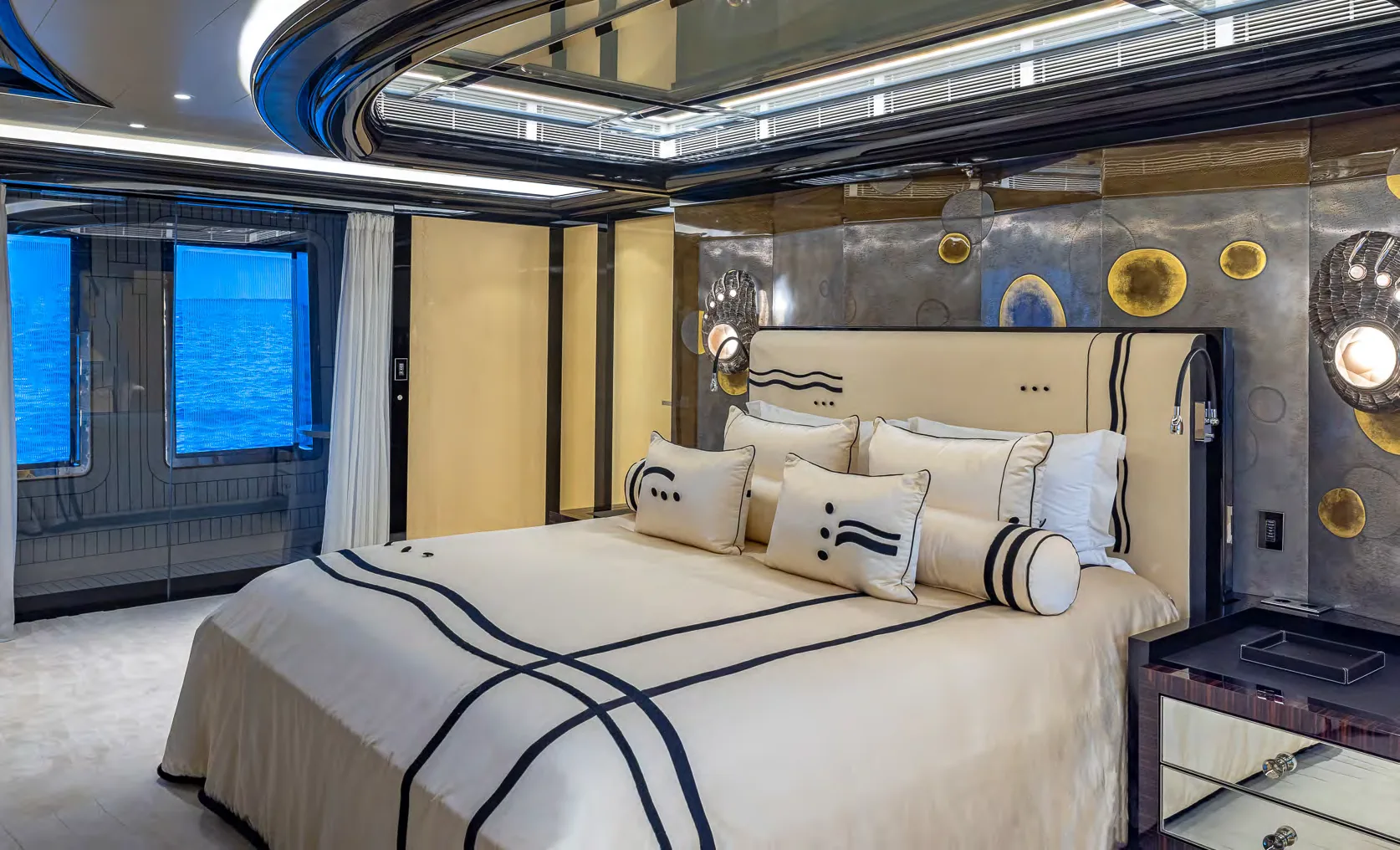 OKTO — photo 7 location yacht Saint-Tropez