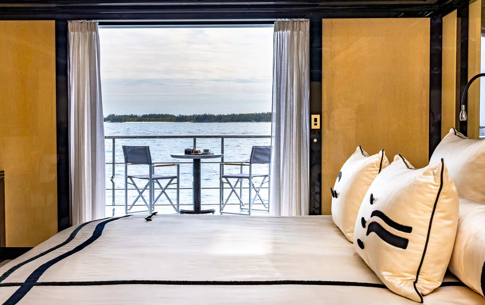 OKTO — photo 8 location yacht Saint-Tropez