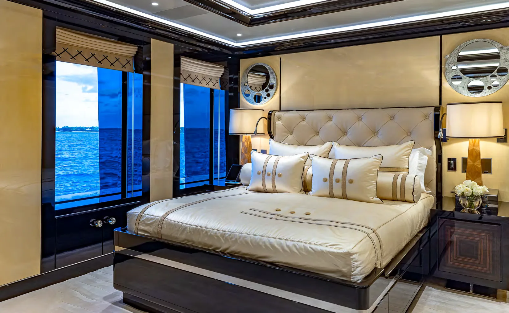 OKTO — photo 12 location yacht Saint-Tropez
