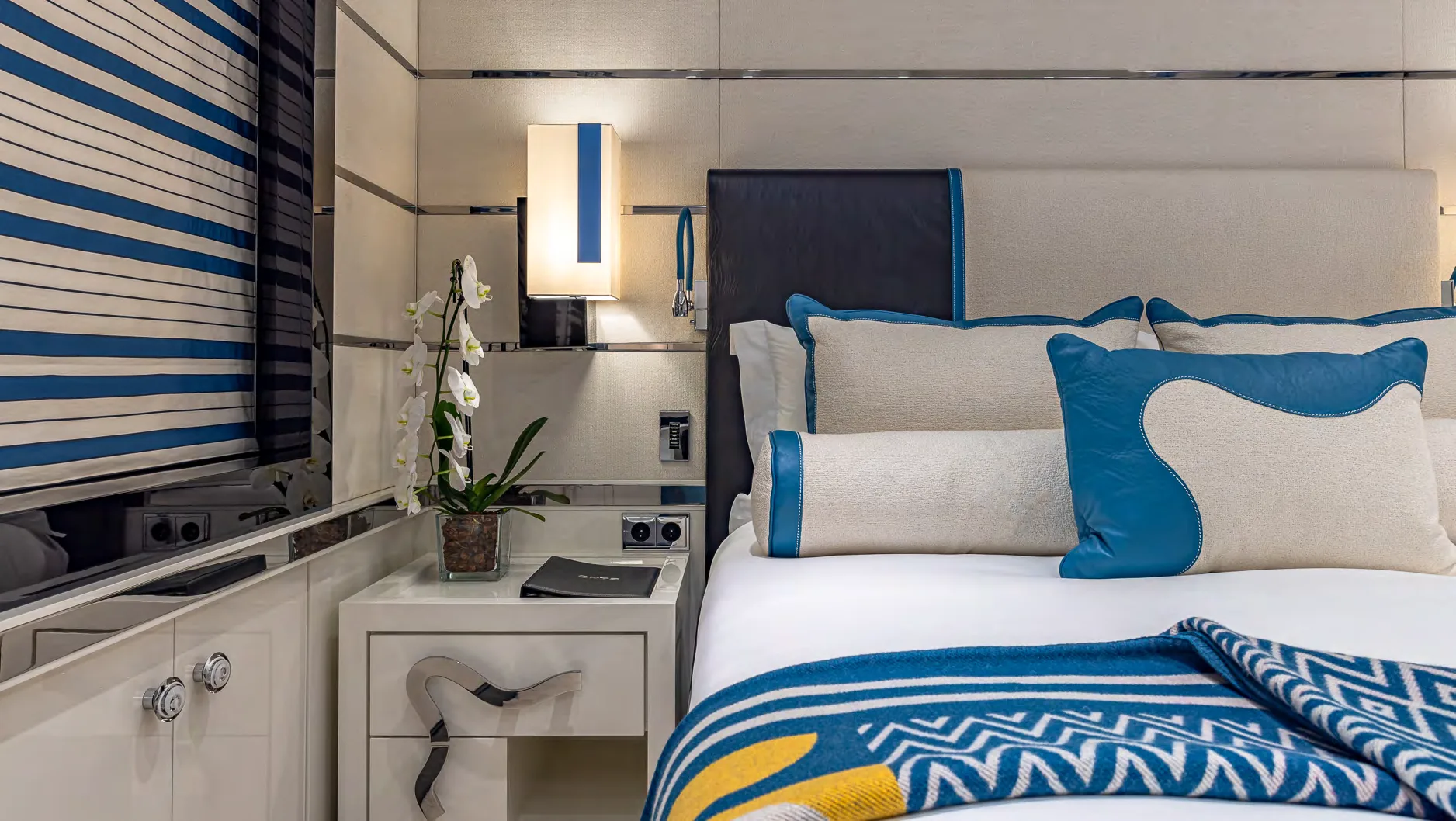 OKTO — photo 15 location yacht Saint-Tropez