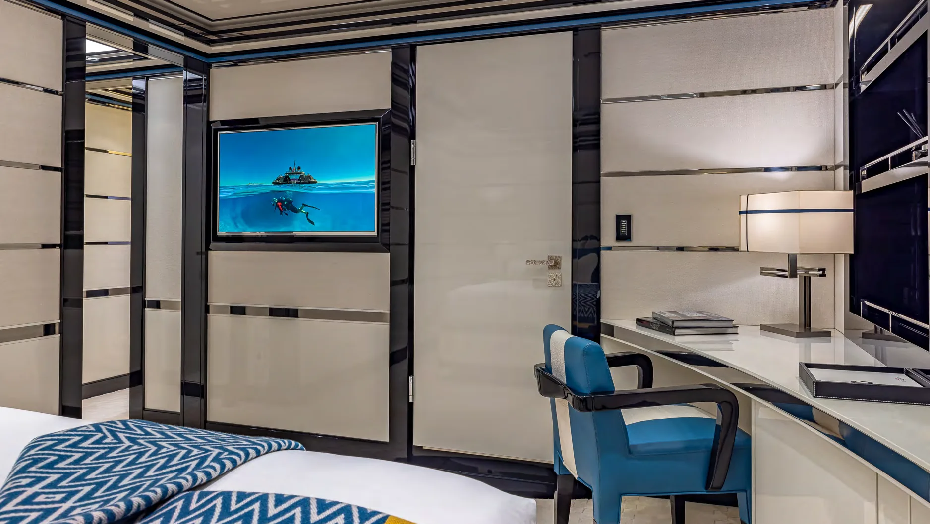 OKTO — photo 16 location yacht Saint-Tropez