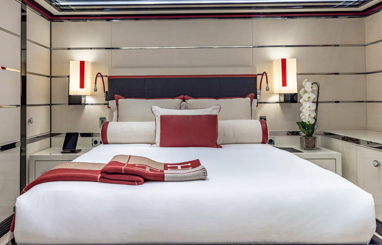 OKTO — photo 18 location yacht Saint-Tropez