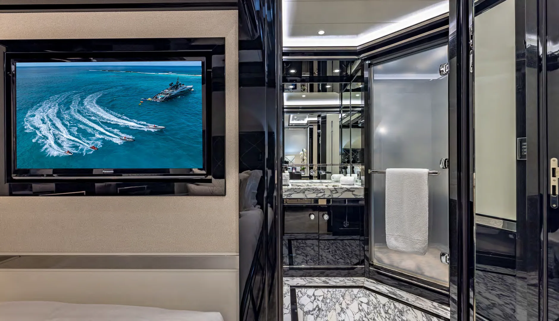 OKTO — photo 24 location yacht Saint-Tropez