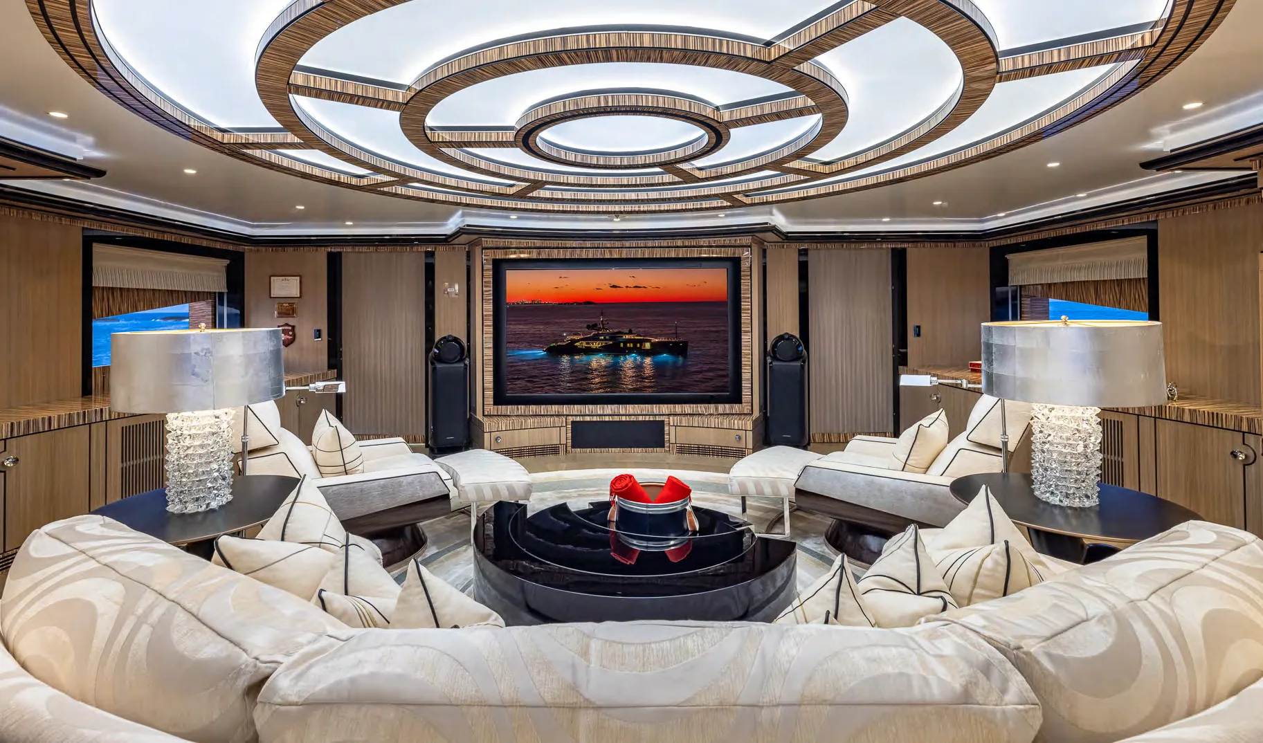 OKTO — photo 28 location yacht Saint-Tropez