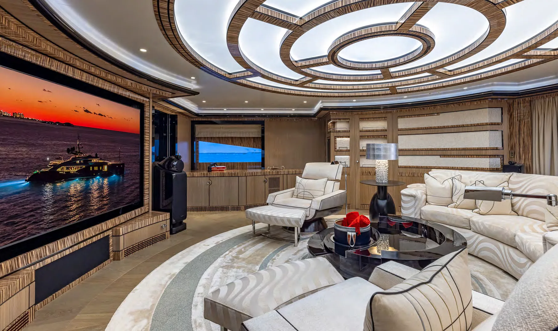 OKTO — photo 29 location yacht Saint-Tropez
