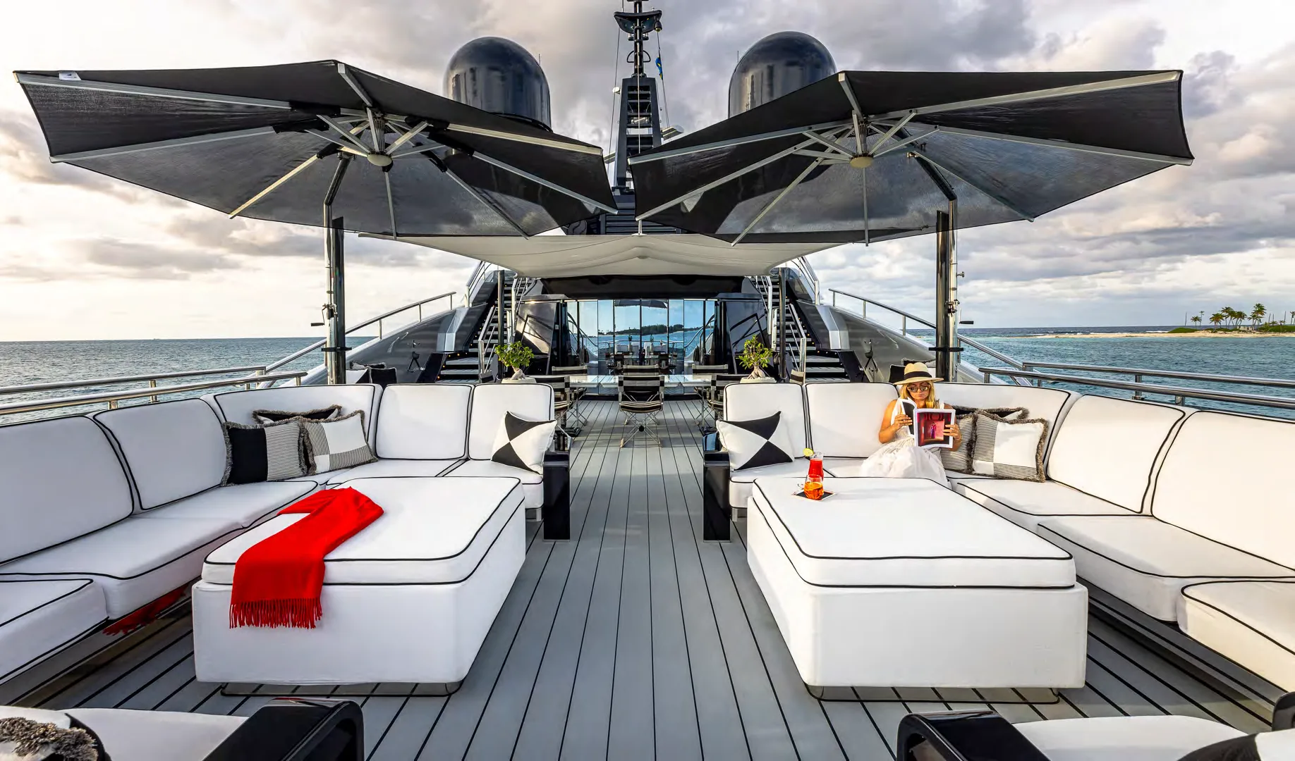 OKTO — photo 35 location yacht Saint-Tropez
