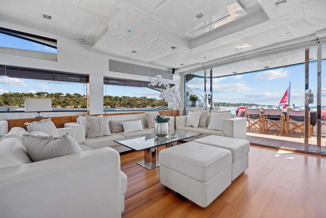 Palumba — photo 17 location yacht Saint-Tropez